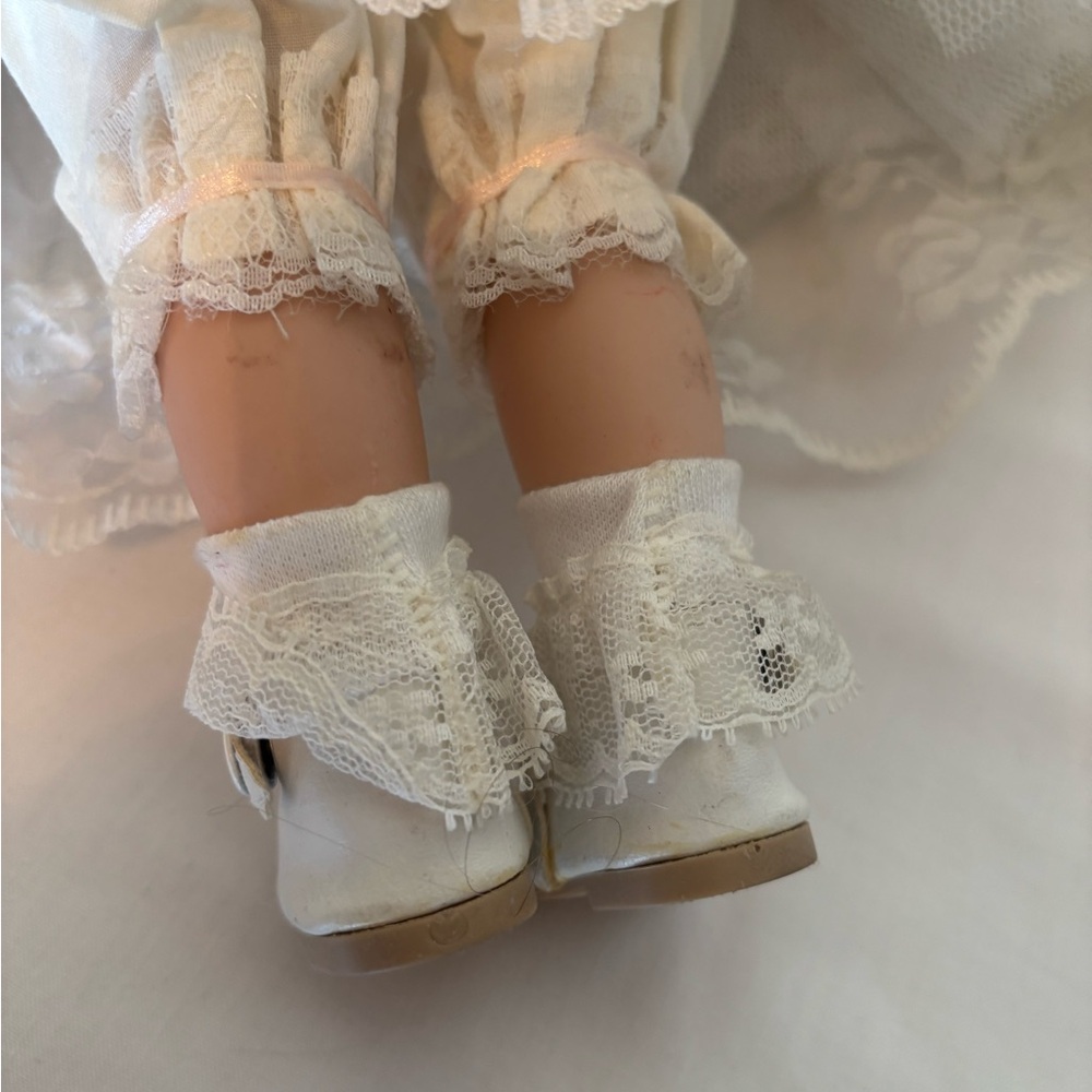 Elegant White Lace Porcelain Doll - Picture 8 of 8